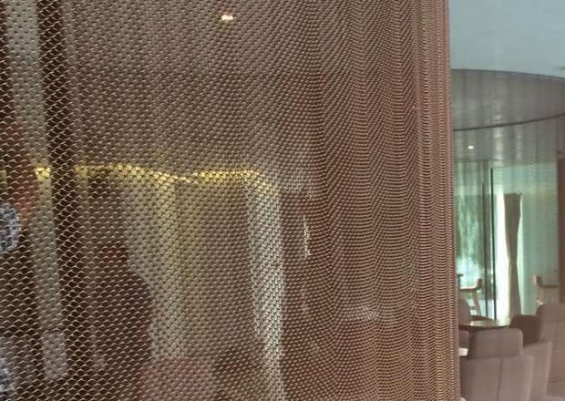 upfiles/wire-mesh-curtain/sprial-wire-curtain/sprial-wire-curtain004.jpg